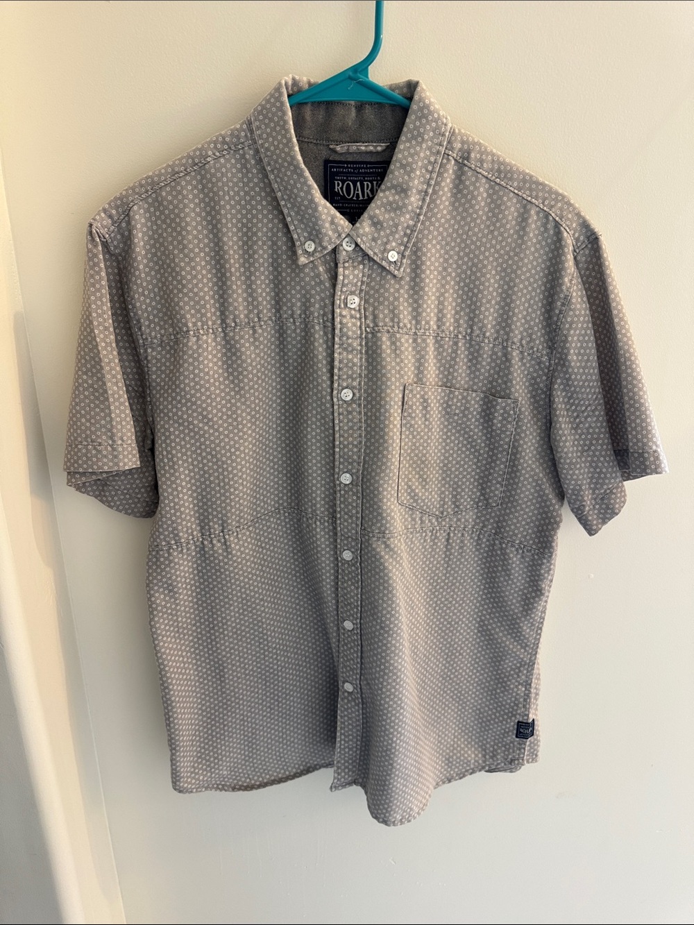 Roark Short-Sleeve Button-Down Shirt in Light Gray with Dot Print